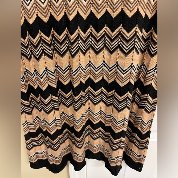 INC size L beautiful dress in Excellent condition, thin sweater material - Picture 2 of 5